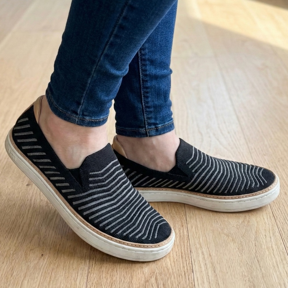 UGG Sammy Breeze Slip-On Sneakers Black Striped Knit Loafer Casual Comfy 6.5 EUC